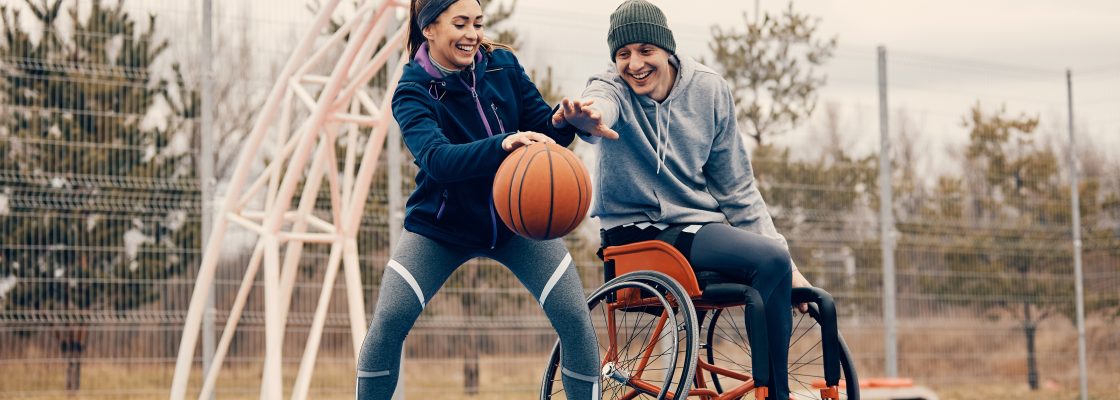 2 basketball players, one is in a wheelchair